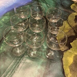VINTAGE SNOWFLAKE OR STAR WINE DRINKS GLASS SET OFF 9 IN EXCELLENT CONDI…